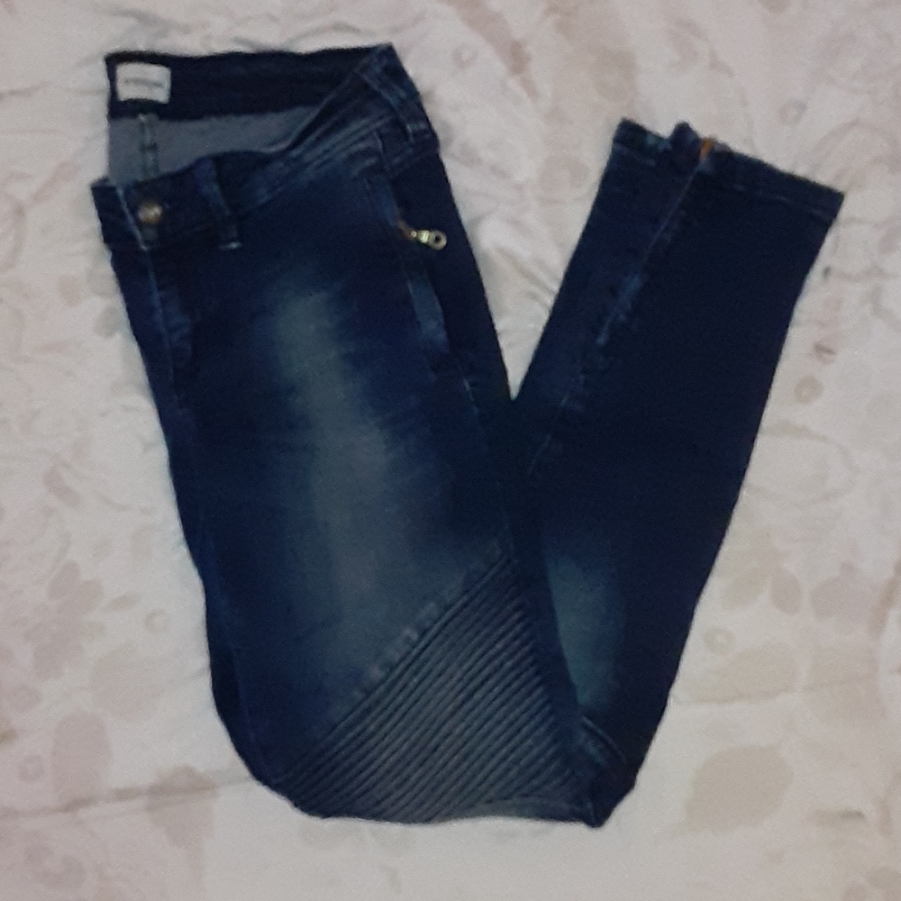 Mid waisted dark jeans